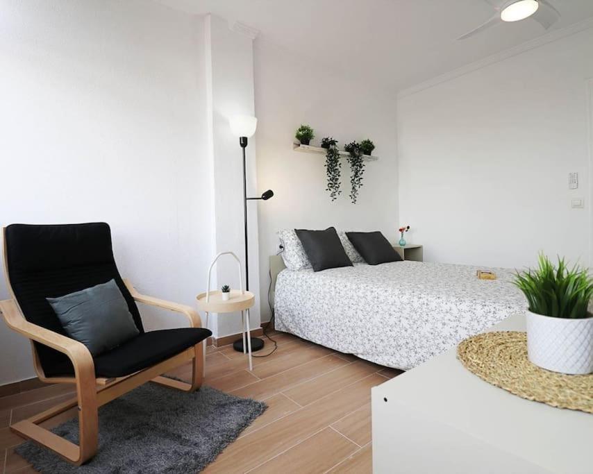 Brand New Apartment. 400 Meters Best Beach Торевиеха Екстериор снимка